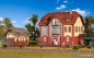 Preview: Kibri 39315 - Spur HO Eisenbahner-Wohnhaus mit Baugerüst und Nebengebäude