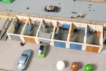 Auhagen 11484 - Spur HO Garagen mit Zubehör