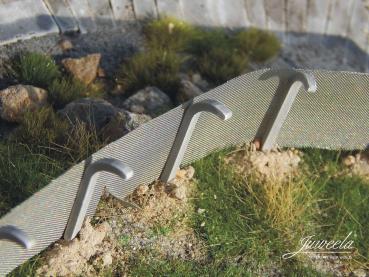 Juweela 28377 - Spur HO Sicherheitszaun mit Betonpfählen, 50 cm