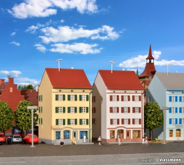 Kibri 36843 - Spur Z Mehrstöckiges Wohnhaus mit Ladengeschäft, 2 Stück
