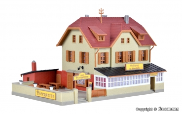 Kibri 37114 - Spur N Gasthaus zur Eisenbahn mit Biergarten