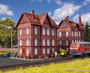 Vollmer 43806 - Spur HO Eisenbahner-Wohnhaus mit First