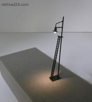 Railroad24  6777 -  Spur HO 2x Mastlampe schwarz Industrie 105 mm