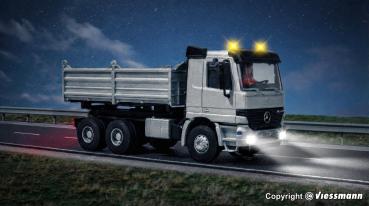 Viesmann 8004 Spur HO CarMotion Startset, MB ACTROS Muldenkipper mit Rundumleuchten, silber