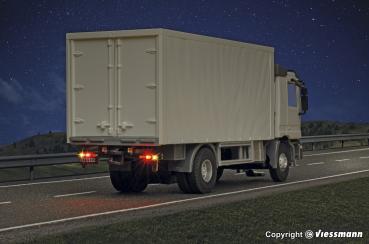 Viessmann 8115 Spur HO MB ACTROS 2-achs Kofferaufbau, Funktionsmodell