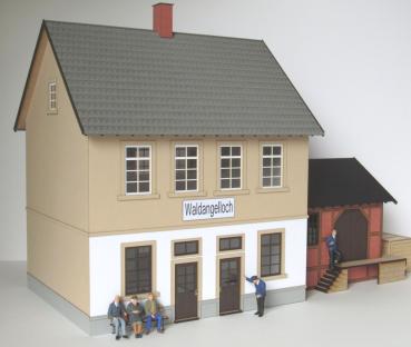 Laffont E1301 -  Spur I  Bahnhof Waldangelloch mit angebautem Güterschuppen