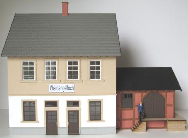 Laffont E1301 -  Spur I  Bahnhof Waldangelloch mit angebautem Güterschuppen