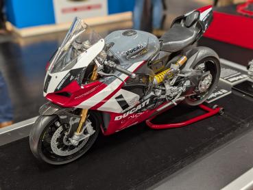 Pocher HK124  Ducati Panigale - V2 Superquadro Final Edition 1:4
