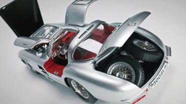LEGRAND LE105 -  MERCEDES-BENZ 300 SLR „UHLENHAUT COUPÉ“ 1/8 KIT RED