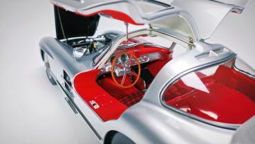 LEGRAND LE105 -  MERCEDES-BENZ 300 SLR „UHLENHAUT COUPÉ“ 1/8 KIT RED