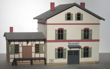 Laffont T5701 - Spur TT  Bahnhofsgebäude verputzt mit Güterschuppen
