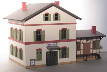 Laffont T5701 - Spur TT  Bahnhofsgebäude verputzt mit Güterschuppen