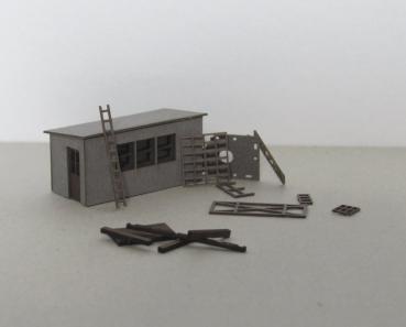 Laffont Z2101 - Spur Z  Betriebswerks-Bude mit Schrottteilen