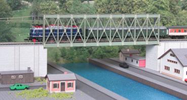 Laffont Z4501 - Spur Z  Fachwerk-Kastenbrücke 1-gleisig resedagrün