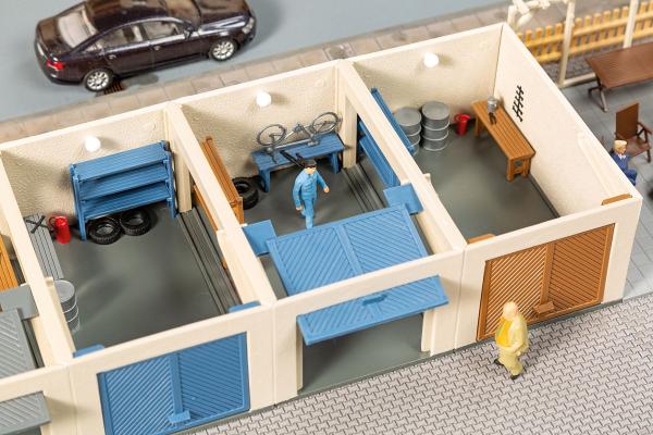 Auhagen 11484 - Spur HO Garagen mit Zubehör
