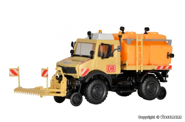 Kibri 16303 - Spur HO Zweiwege UNIMOG mit Sprüh- und Schwemmeinrichtung