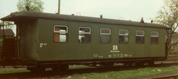 Bemo 3020890 - Spur H0e Mannschaftswagen 970-473 der DR, Ep. IV