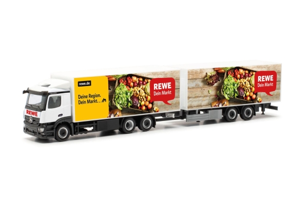 Herpa 316378 - Mercedes-Benz Classicspace 2.3 Tandemkühlkoffer-Hängerzug "REWE"