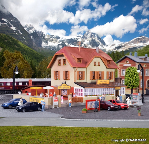 Kibri 37114 - Spur N Gasthaus zur Eisenbahn mit Biergarten
