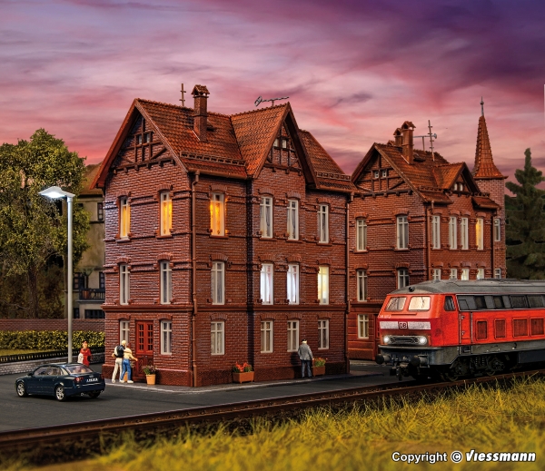 Vollmer 43806 - Spur HO Eisenbahner-Wohnhaus mit First