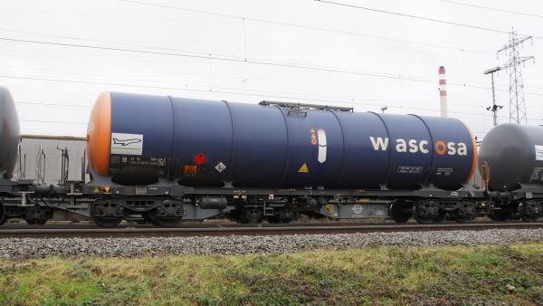 Igra Modell 96110049 - Spur HO Kesselwagen Zacns 98 Wascosa JET-A1