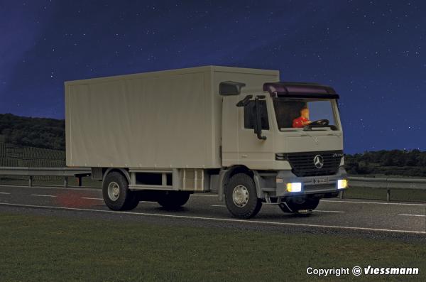 Viessmann 8115 Spur HO MB ACTROS 2-achs Kofferaufbau, Funktionsmodell