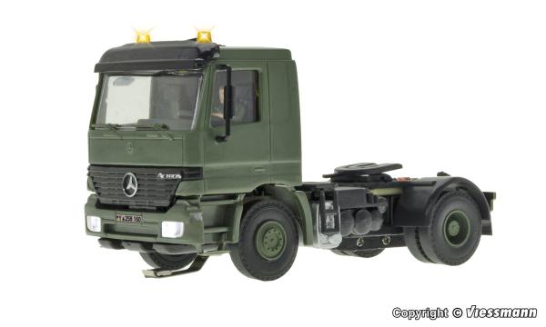Viessmann 8160 - Spur H0 MB ACTROS 2-achs Sattelschlepper mit Rundumleuchten, Militär, Basis, Funktionsmodell