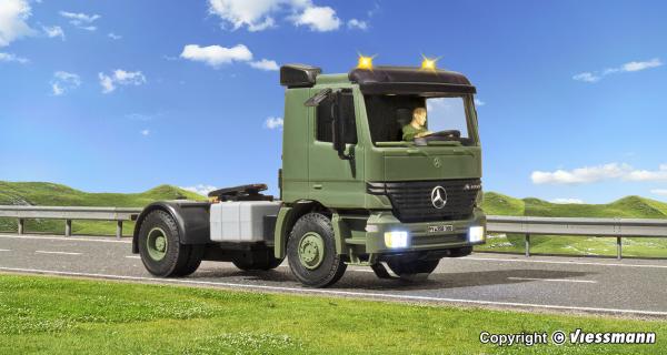 Viessmann 8160 - Spur H0 MB ACTROS 2-achs Sattelschlepper mit Rundumleuchten, Militär, Basis, Funktionsmodell