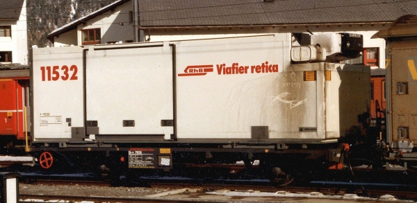 Bemo 9469121 - Spur Om RhB Lb-v 7881 Tragwagen mit Container Y 11532