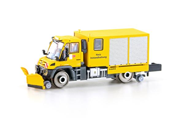 Hobbytrain H32304 Spur N MB Zweiwege Unimog U423 mit Schneepflug, DB- Netz Instanthaltung