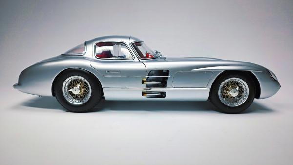 LEGRAND LE105 -  MERCEDES-BENZ 300 SLR „UHLENHAUT COUPÉ“ 1/8 KIT RED