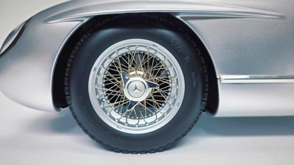 LEGRAND LE105 -  MERCEDES-BENZ 300 SLR „UHLENHAUT COUPÉ“ 1/8 KIT RED