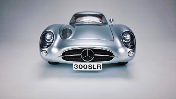 LEGRAND LE105 -  MERCEDES-BENZ 300 SLR „UHLENHAUT COUPÉ“ 1/8 KIT RED