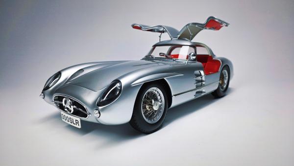LEGRAND LE105 -  MERCEDES-BENZ 300 SLR „UHLENHAUT COUPÉ“ 1/8 KIT RED