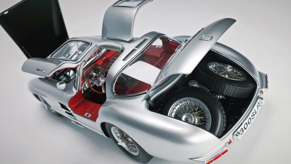 LEGRAND LE105 -  MERCEDES-BENZ 300 SLR „UHLENHAUT COUPÉ“ 1/8 KIT RED