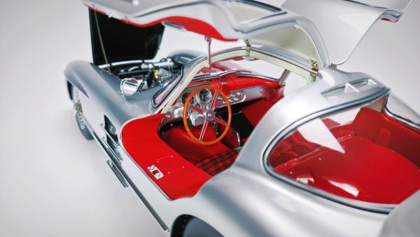 LEGRAND LE105 -  MERCEDES-BENZ 300 SLR „UHLENHAUT COUPÉ“ 1/8 KIT RED