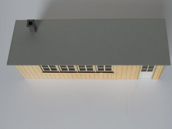 Laffont O1410 - Spur 0 Betriebswerkhütte mit Holzfassade