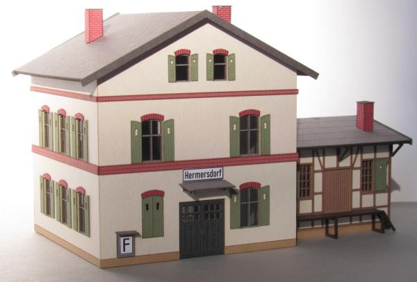 Laffont T5701 - Spur TT  Bahnhofsgebäude verputzt mit Güterschuppen