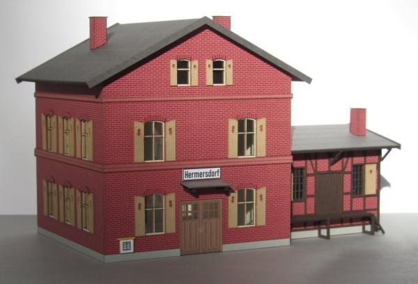 Laffont T5711 - Spur TT  Bahnhofsgebäude mit Güterschuppen mit Ziegelfassade