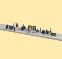 Auhagen 11339 - Spur HO Bahnsteigausstattung mit Figuren