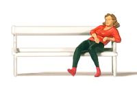 Preiser 28226 - Spur H0 Frau auf Parkbank