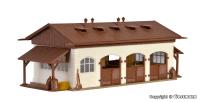 Vollmer 43790 - Spur HO Reitsstall mit Pferdekoppel und Pferden