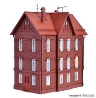 Vollmer 43806 - Spur HO Eisenbahner-Wohnhaus mit First