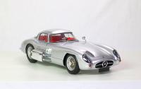 LEGRAND LE105 -  MERCEDES-BENZ 300 SLR „UHLENHAUT COUPÉ“ 1/8 KIT RED