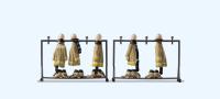 Preiser 17720 Spur HO Beige Feuerwehruniformen auf Ständern
