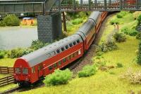 KRES 1972 - Spur TT 5teiliger Doppelstockgliederzug DGBgqe Ep. IV DR, mit Steuerabteil, rot